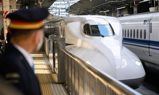 FOTO Japanski Shinkansen slavi 60. rođendan. Superbrzi vlak ne kasni, nije imao nijednu žrtvu