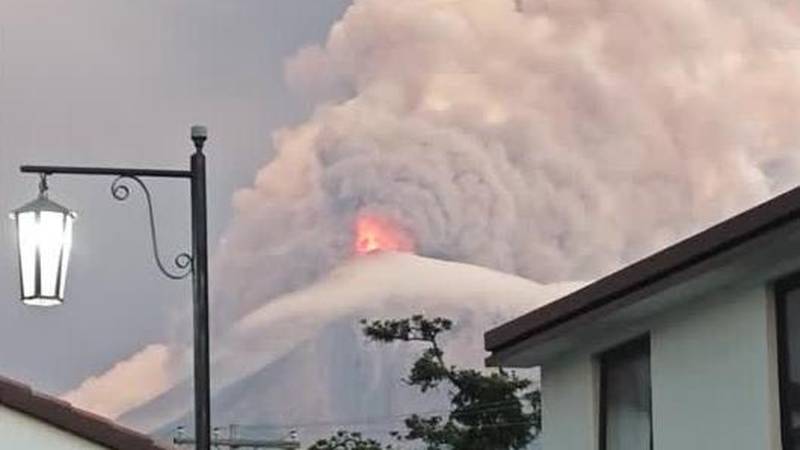 VIDEO Erupcija vulkana u Gvatemali izazvala evakuacije i najviše upozorenje na opasnost