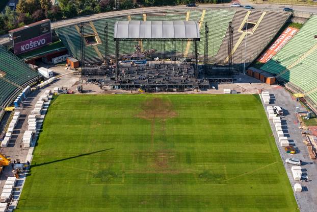 Zagreb: Pogled iz zraka na travnjak stadiona Asim Ferhatović Hase nakon tri koncerta Dine Merlina
