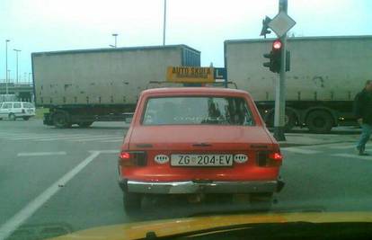 U zagrebačkoj auto školi ispite polažu u stojadinu