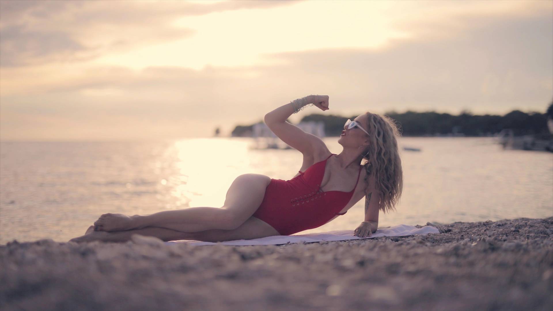 BB Anezi je objavila snimku s nudističke plaže: Sunčam guzu