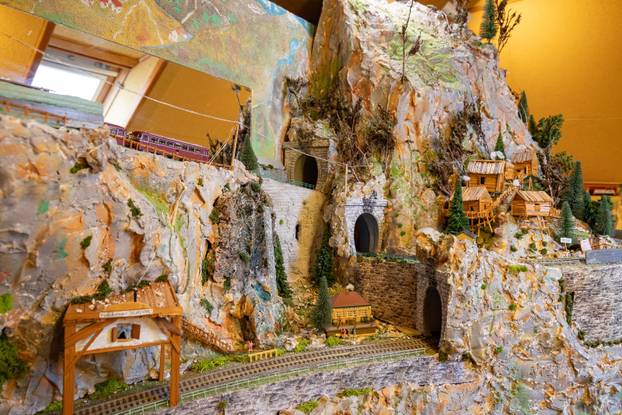 Oživio željeznicu koja je povezivala Konavle s Bečom: Pero je bajkovitu maketu gradio 12 godina