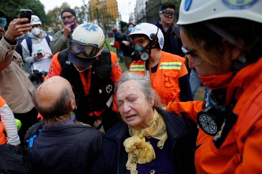 Protests erupt in Argentina as congress fails to meet quorum for pension hike