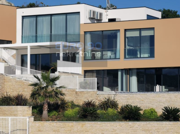 FOTO Oaza luksuza i privatnosti: Ova suvremena vila u Rtini ima sve što ste ikada mogli poželjeti