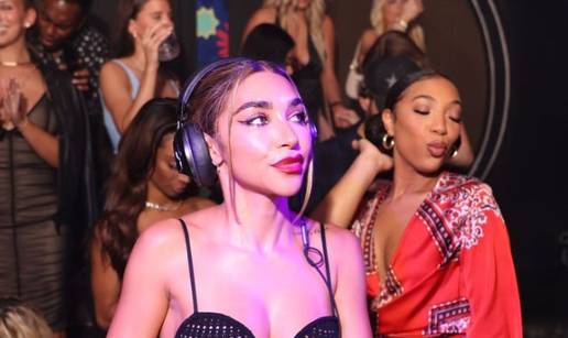 FOTO Knoll ima konkurenciju! Lijepa Bieberova bivša uspješna je DJ-ica. Voli i gola pozirati...