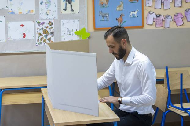 Vukovar: Kandidat za gradonačelnika Domagoj Bilić glasovao je u drugom krugu lokalnih izbora