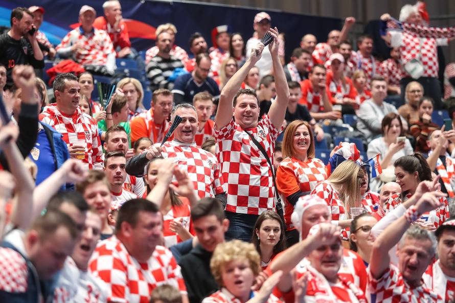 U boj, u boj: Podrška navijača u Grazu kao da smo u Hrvatskoj!
