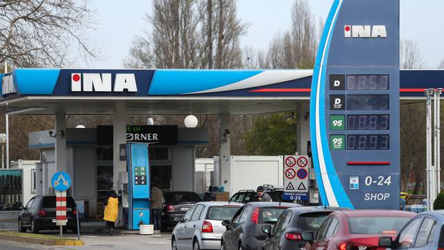Zagreb: Gužve na benzinskoj postaji