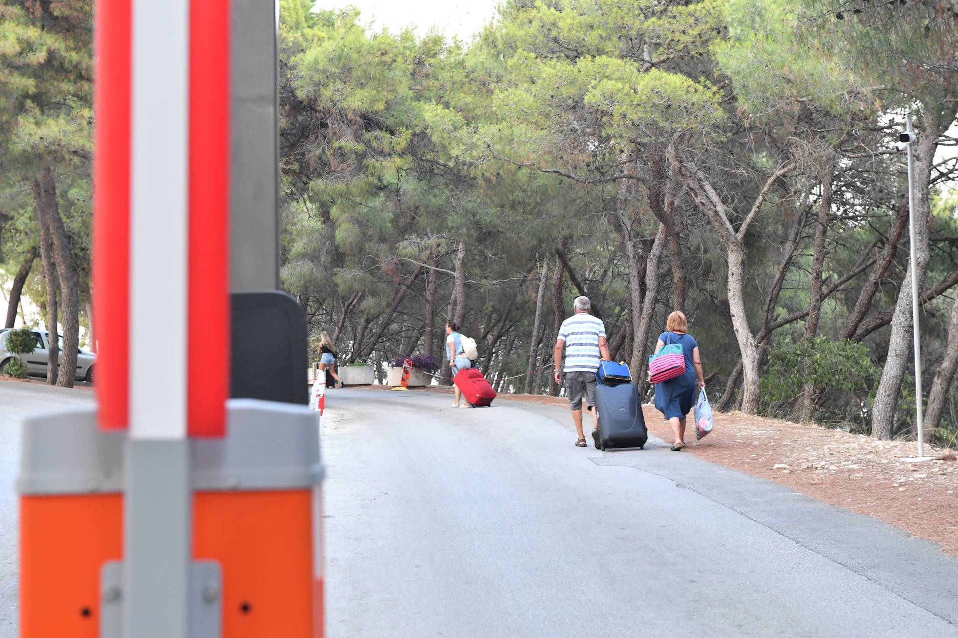 Seget Donji: Turisti napuštaju hotelsko naselje Medena zbog požara