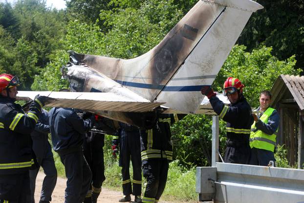 Helikopterom izvu&ccaron;eni dijelovi aviona u kojem su &zcaron;ivot izgubile &ccaron;etiri osobe