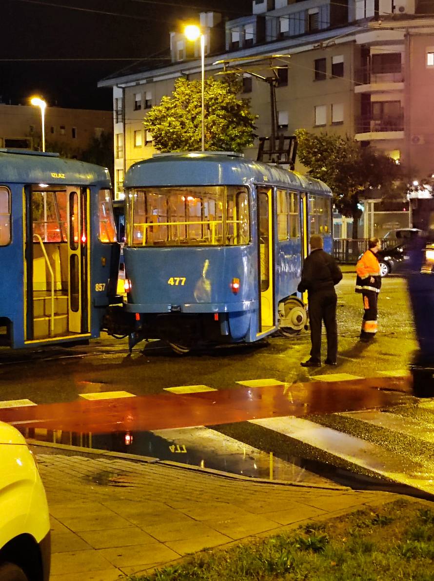 FOTO Jutarnji kaos u Zagrebu: U sudaru autobusa i tramvaja u Dupcu ozlijeđena su dva vozača