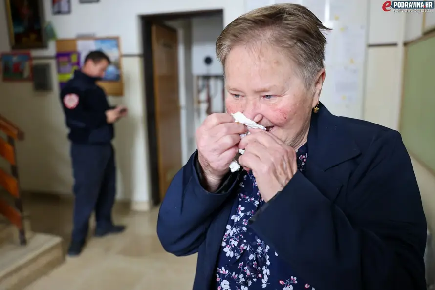 FOTO Vatrogasci iz Koprivnice u mirovinu ispratili svoju tetu Katicu: 'Radila je tu 40 godina'