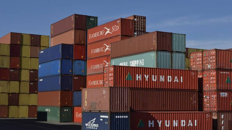 The USA reduces customs on Chinese shipments of low value