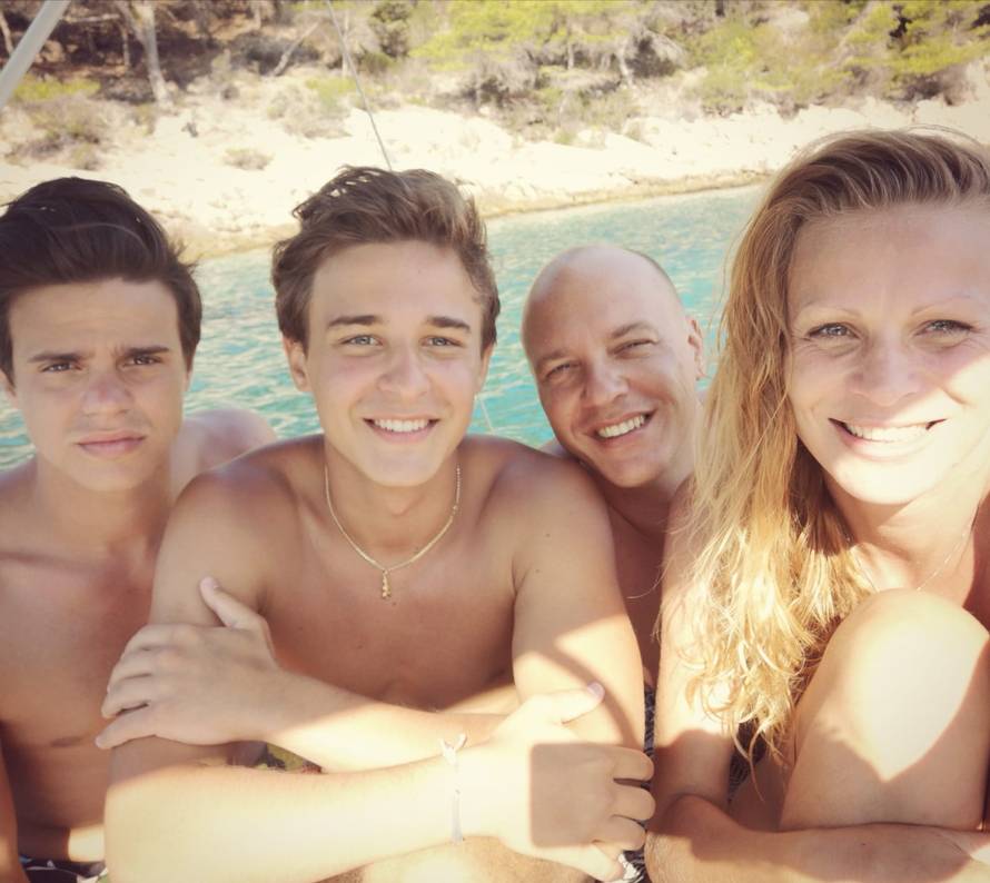 Tata Mario o sinu Branimiru: Nisam pobijedio na Eurosongu  s 'Džuli', ali on hoće s 'Tick-Tock'