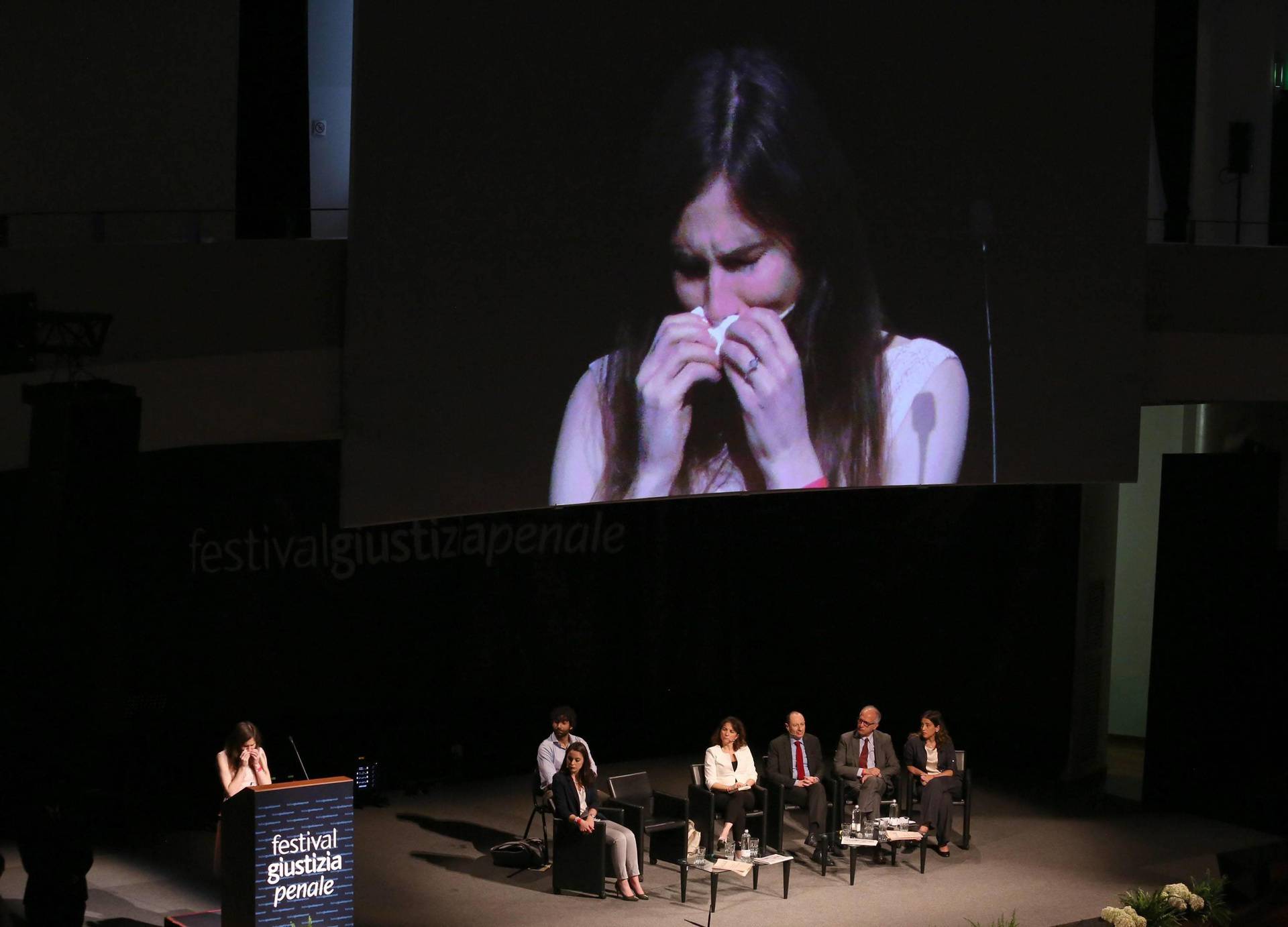 AMANDA KNOX DURING ITS INTERVENTION AT THE FESTIVAL OF CRIMINAL JUSTICE