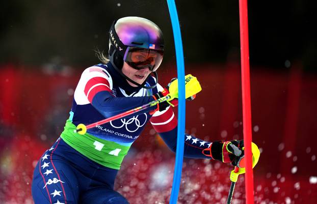 FOTO Slovenci prvi u skijaškim skokovima, brat i sestra osvojili zlato u curlingu, Shiffrin druga