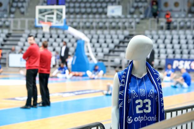 Lutka Mare, koja je nedavno privedena, bila je glavna zvijezda košarkaškog susreta Zadra i Furnira 