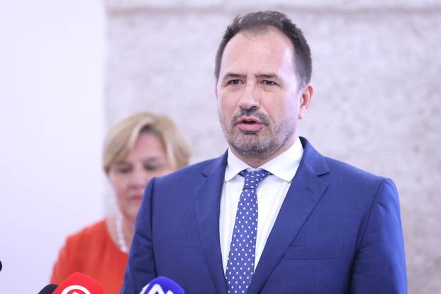 Zagreb: Izjave nakon okruglog stola o kršenju prava na slobodu vjeroispovijesti muškaraca okupljenih u javnoj molitvi krunice u 2023. godini