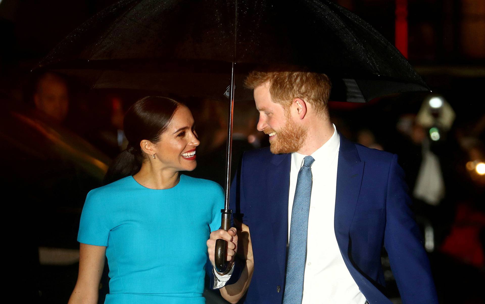 Najavljeni Harryjevi memoari, a stučnjaci kažu: Harryjevo djelo pisano je tako kako želi Meghan