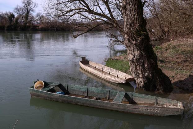 Hrvatska Kostajnica: Pri prevrtanju čamca u Rijeci Uni jedna je osoba poginula