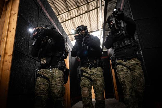 FOTO Counter-strike na hrvatski način! Pogledajte vježbu vojne policije i specijalaca iz MUP-a