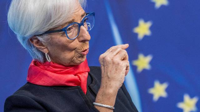 Christine Lagarde: 'Slabija kupovna moć građana mogla bi zauzdati inflaciju u eurozoni'