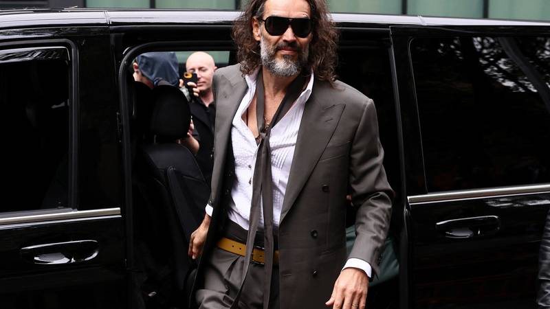 Tužitelji: Russell Brand bio je nemilosrdan seksualni predator nad šest žena