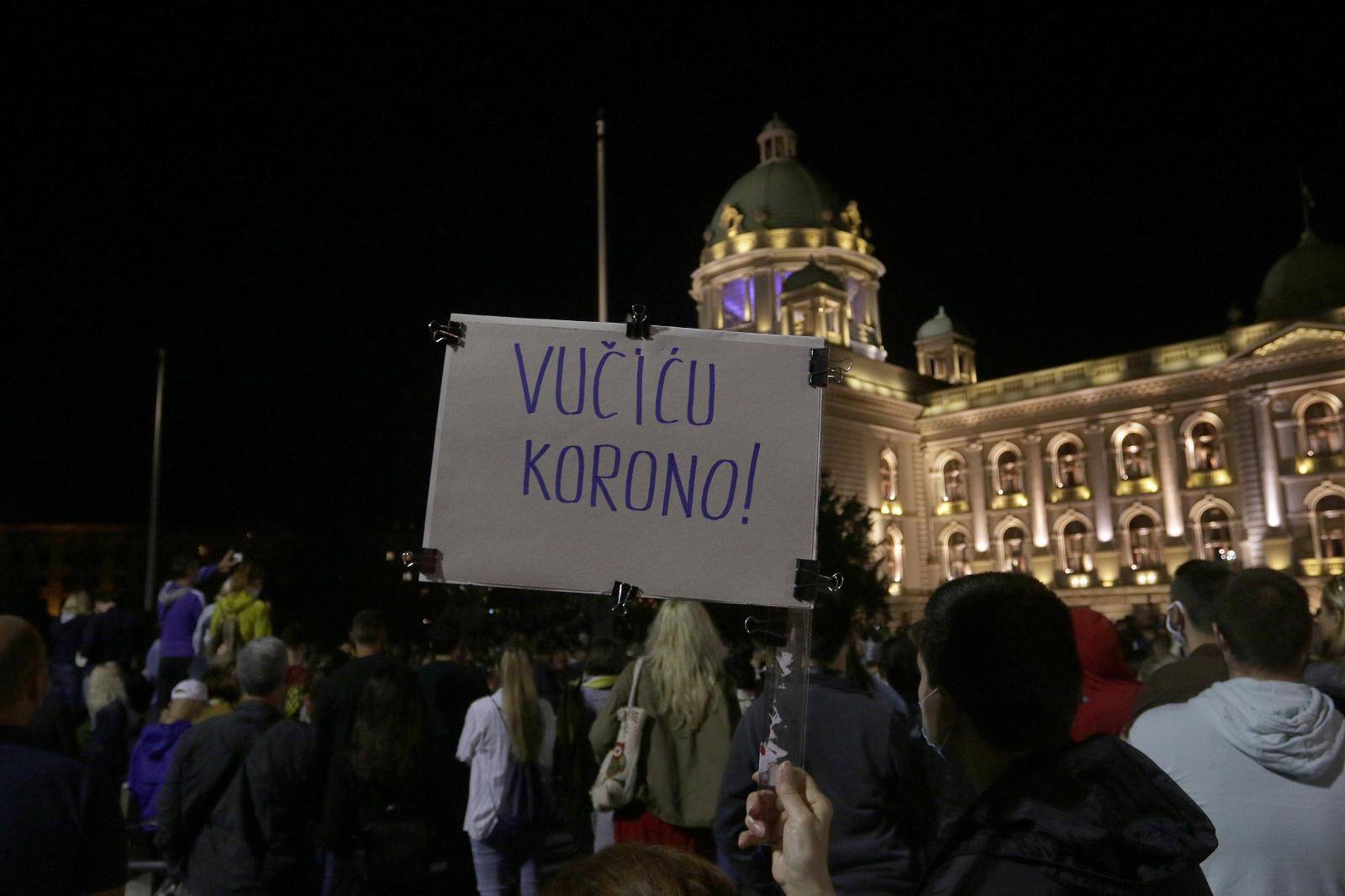 Vozila policije u koloni stižu u Beograd, grad pod opsadom