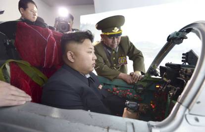 Kao Tom Cruise u Top Gunu: Kim Jong-un sjeo u zrakoplov