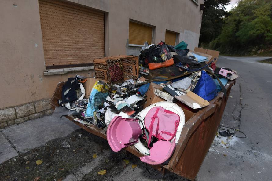 Ostali bez svega: 'Curice stalno plaču jer im je izgorio zeko...'