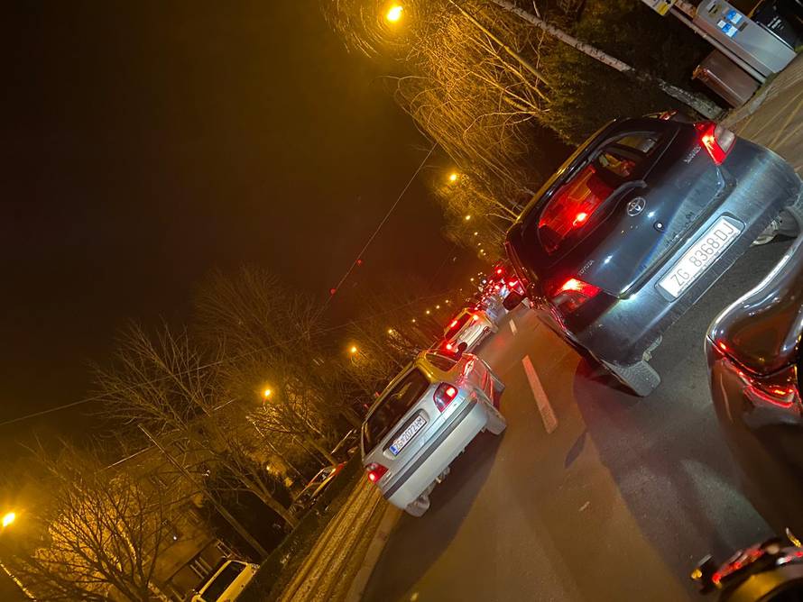 Ozlijeđeni biciklist i pješakinja: Automobili su naletjeli na njih