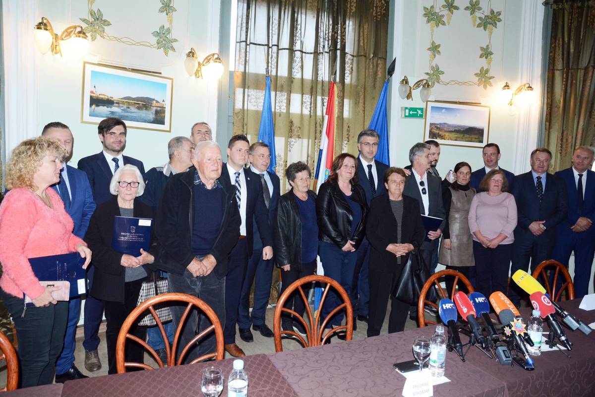 Klizište im uništilo domove: Sada dobili ključeve novih kuća