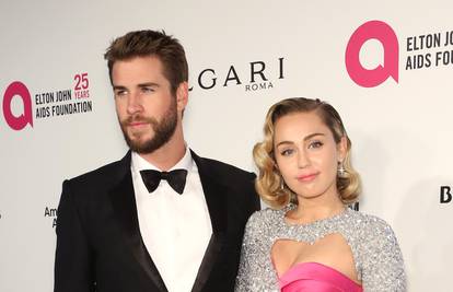 Liam Hemsworth i Miley razveli su se nakon osam mjeseci, za sve su 'krivi' alkohol i nevjera