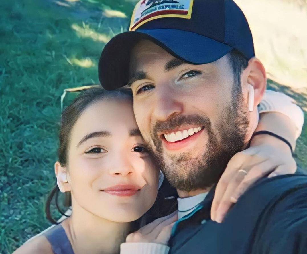 Chris Evans o detaljima svadbe sa 16 godina mlađom glumicom: 'Bilo je zahtjevno, ali je  iza nas'