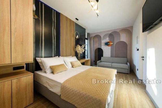 FOTO U Splitu prodaju luksuznu nekretninu prvi red do mora. Do plaže su i jacuzziji. Ovo je cijena