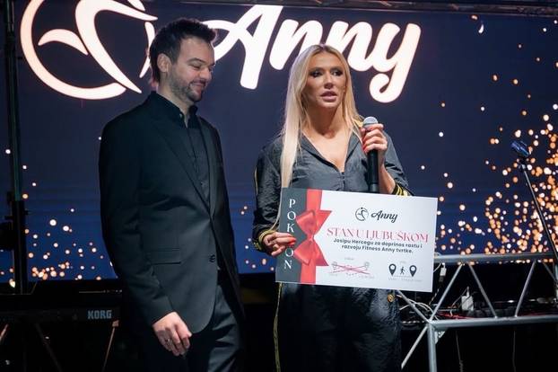 FOTO Fitness trenericu iz BiH svi znaju kao Anny Chanel: 'Svom radniku poklonila sam stan!'