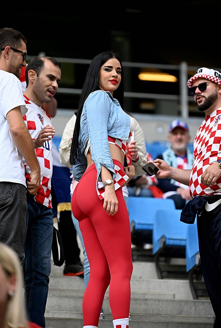 Hamburg: Ivana Knoll pozirala i slala poljupce s tribine uoči utakmice Hrvatska - Albanija