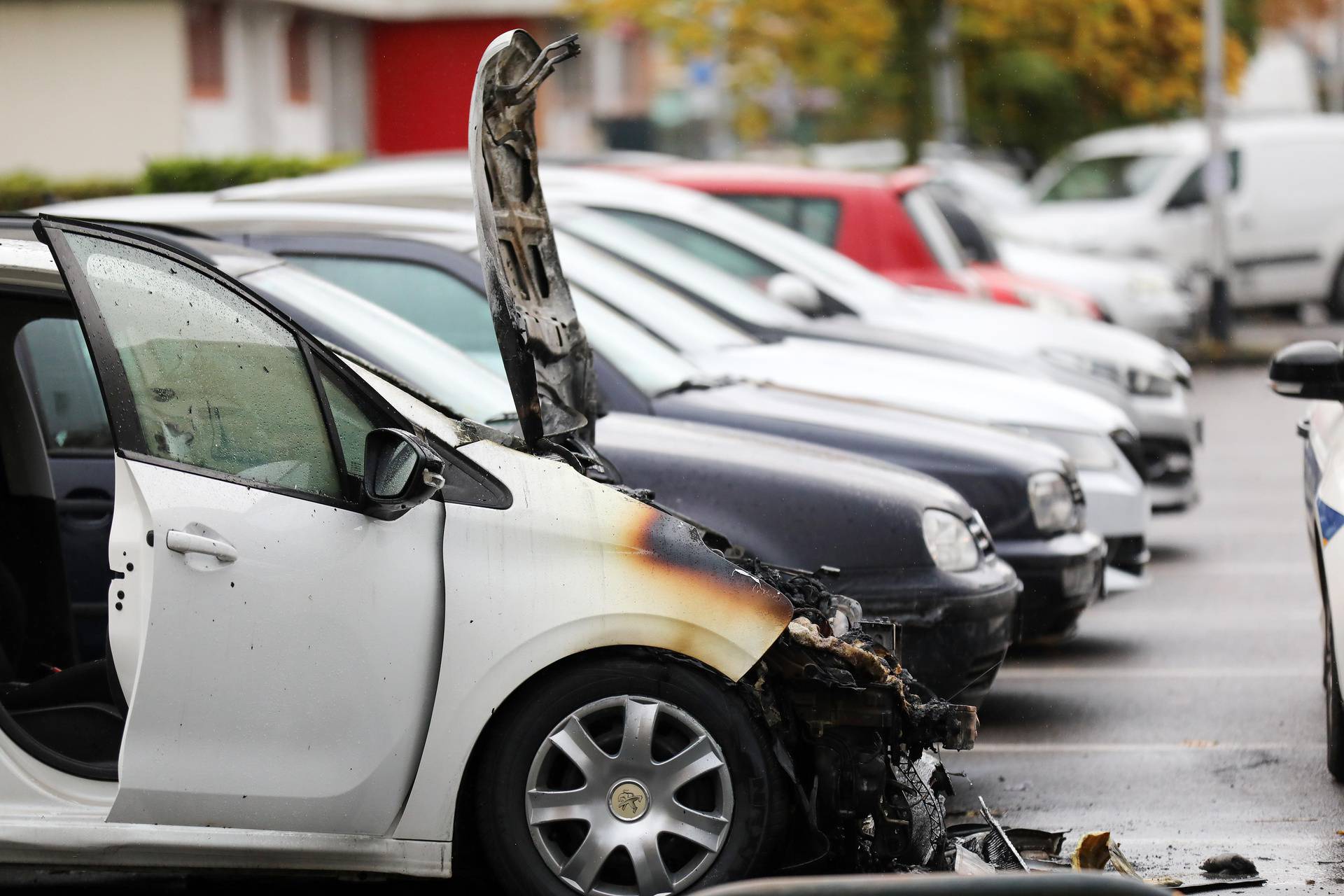 Zagreb. Automobil u Gajnicama se zapalio pa dva puta eksplodirao