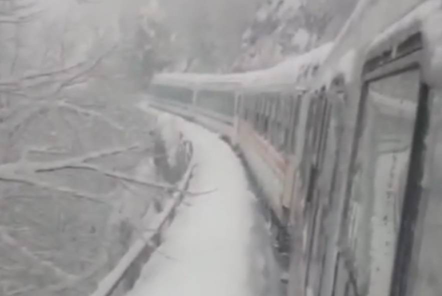 Vlakovi zapeli u Lici: 'Nanosi snijega bili su veći od 2 metra'