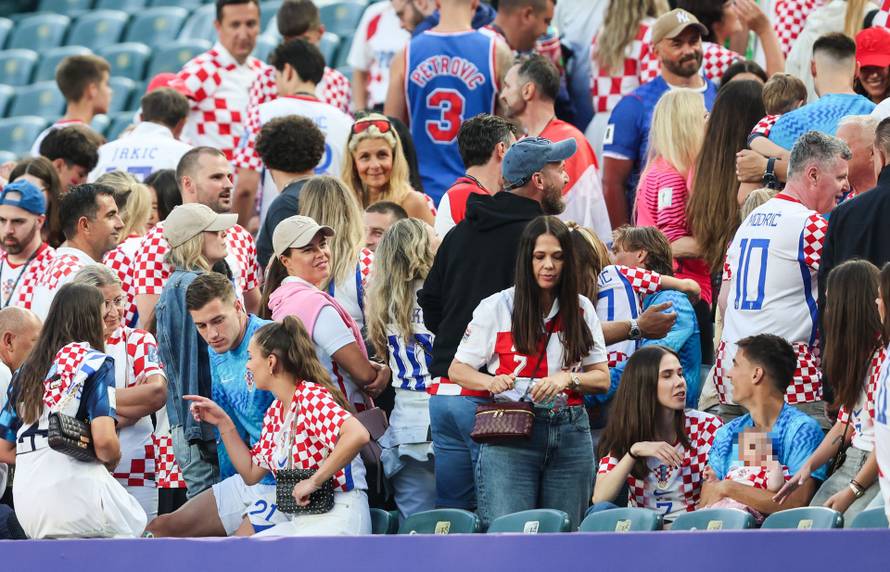 Dirljive scene nakon pobjede: 'Vatreni' as ljubio sina, Modrić čestitao, Luka Sučić sa sestrama