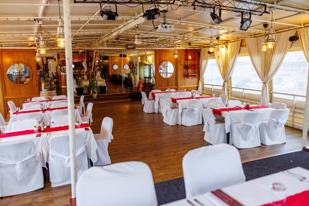 FOTO Zavirite u prvi brod-hotel u Hrvatskoj: Noćenje na ovom brodu u Rijeci ima posebnu čar