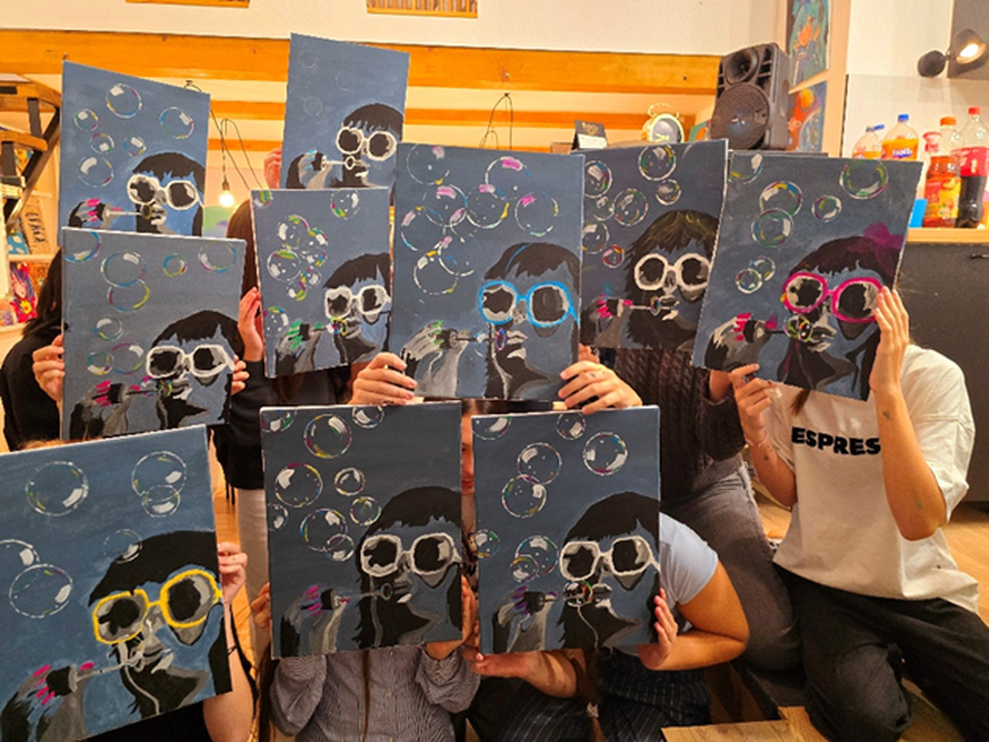 Zagrepčani su ludi za ovim konceptom! Skriveni studio gdje vino i slikanje postaju zabava