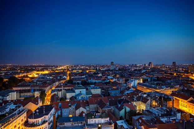 Pogled na grad Zagreb u sumrak