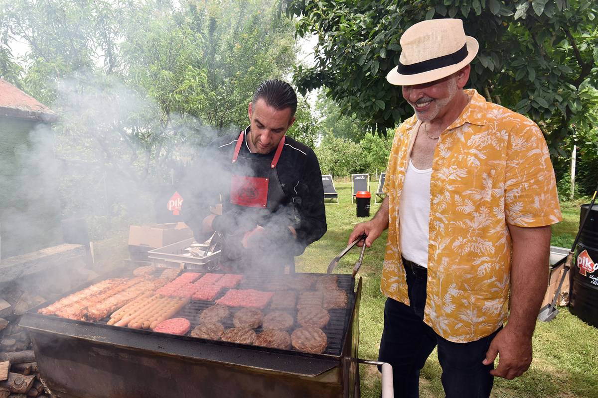 Pavle Pikaso roštiljao na najluđim lokacijama