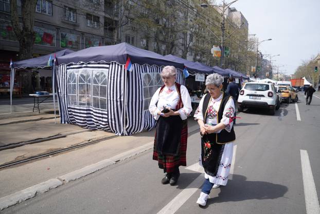 Beograd: Pripreme za trodnevni skup Pokreta za narod i drzavu ispred Narodne skupštine 