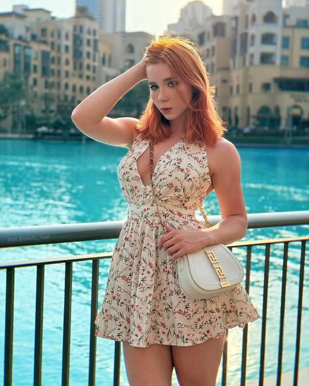 FOTO I zgodna i talentirana: Umjetnica pretvorila erotske crteže u milijunsku karijeru!