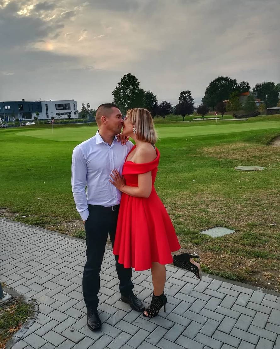 Supruga Stjepana Božića rodila je curicu: 'Stigao nam je anđeo'