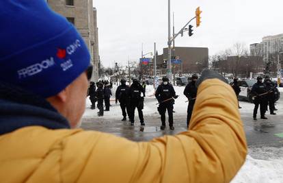 Konačno: Nakon nepunih mjesec dana, policija preuzela kontrolu na ulicama Ottawe