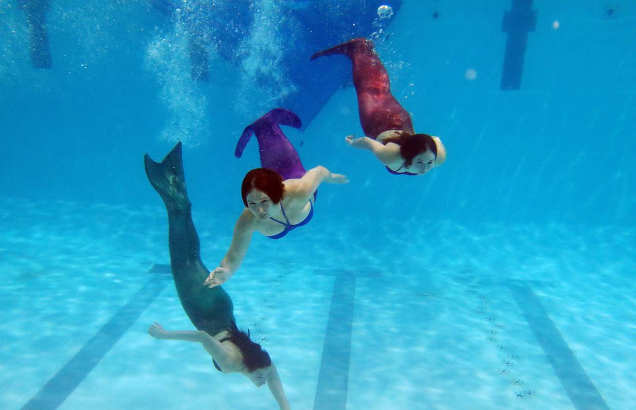 Mermaiding je novi trend sport: Odjeveni u kostime sirena plivaju dupinovom tehnikom