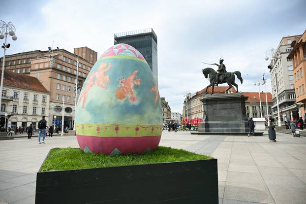 Zagreb: U centru grada postavljene velike pisanice
